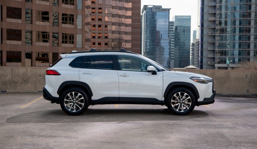 2022 Toyota Corolla Cross XLE - Side Wallpaper 850x494 #66