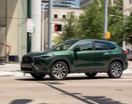 2022 Toyota Corolla Cross XLE - Side Wallpaper 190x150