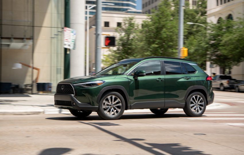 2022 Toyota Corolla Cross XLE - Side Wallpaper 850x539 #6