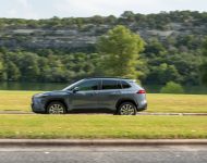 2022 Toyota Corolla Cross XLE - Side Wallpaper 190x150