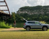 2022 Toyota Corolla Cross XLE - Side Wallpaper 190x150