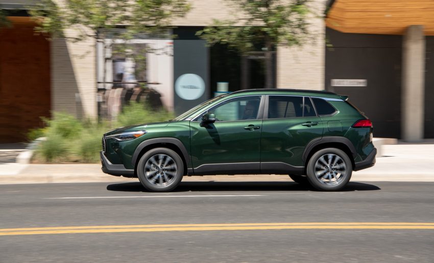 2022 Toyota Corolla Cross XLE - Side Wallpaper 850x516 #7