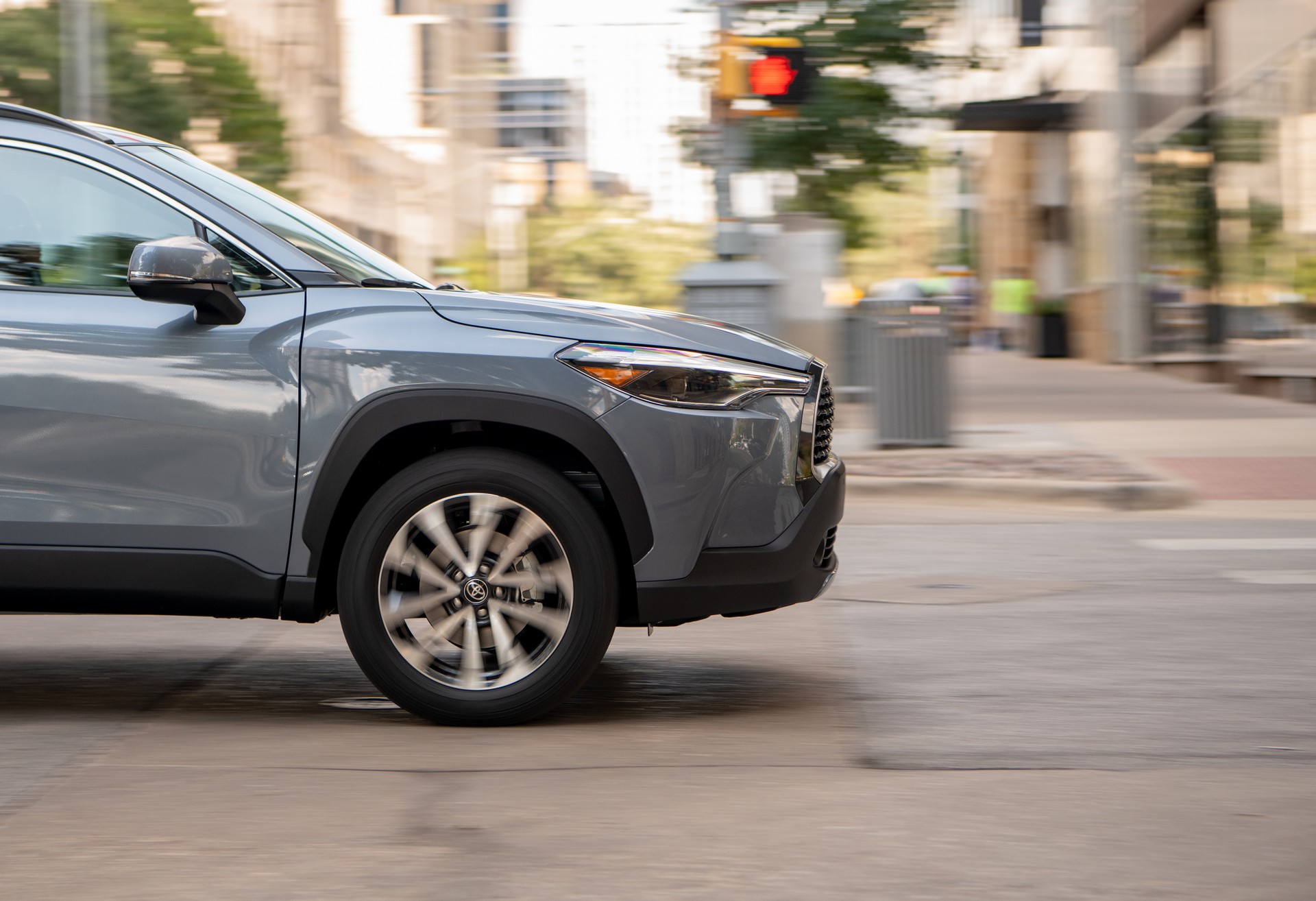 Download 2022 Toyota Corolla Cross XLE - Side HD Wallpaper 1920x1314 #102