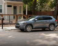 2022 Toyota Corolla Cross XLE - Side Wallpaper 190x150