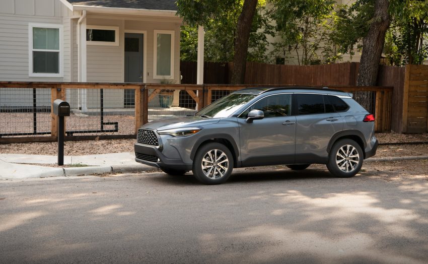 2022 Toyota Corolla Cross XLE - Side Wallpaper 850x524 #91