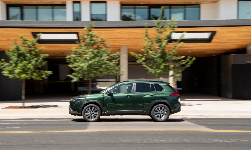 2022 Toyota Corolla Cross XLE - Side Wallpaper 850x510 #8