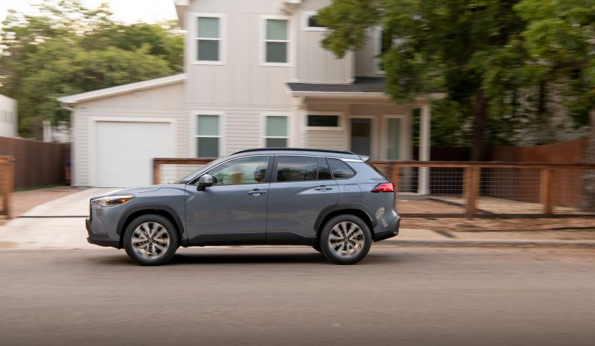 2022 Toyota Corolla Cross XLE - Side Wallpaper 850x495 #92