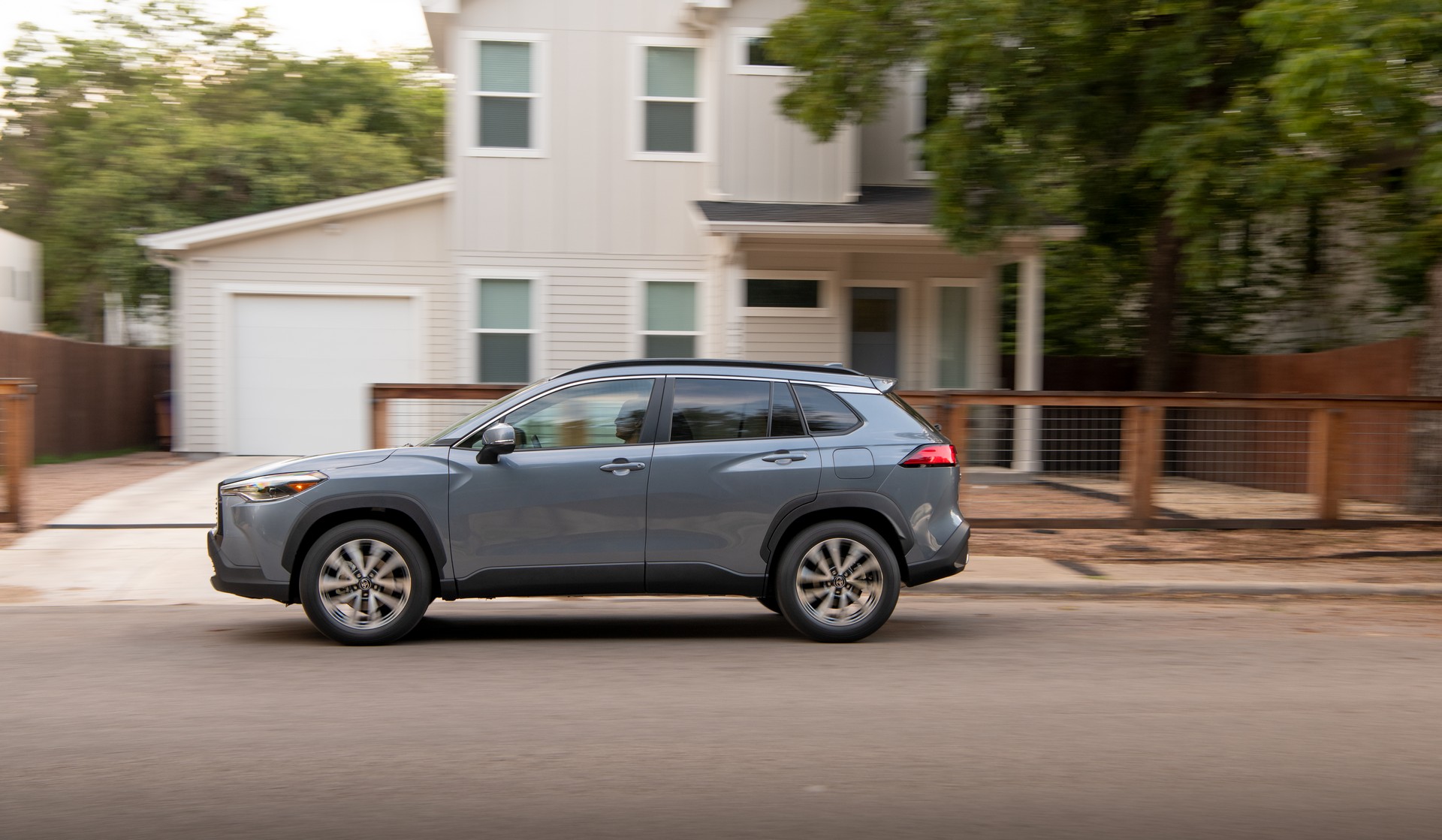 Download 2022 Toyota Corolla Cross XLE - Side HD Wallpaper 1920x1119 #92