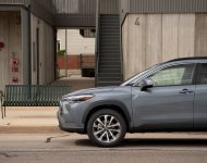 2022 Toyota Corolla Cross XLE - Side Wallpaper 190x150