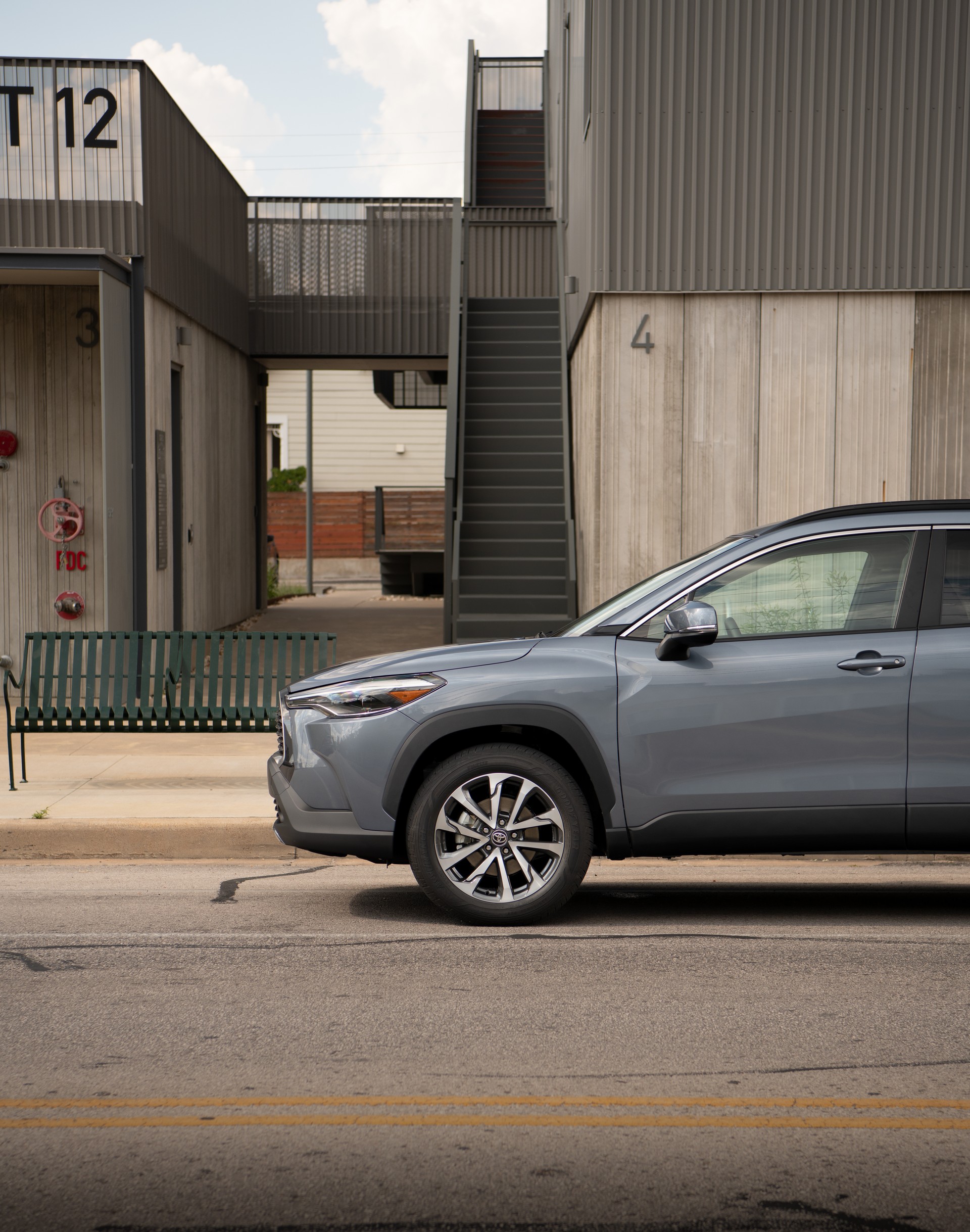 Download 2022 Toyota Corolla Cross XLE - Side HD Phone Wallpaper 1920x2438 #95