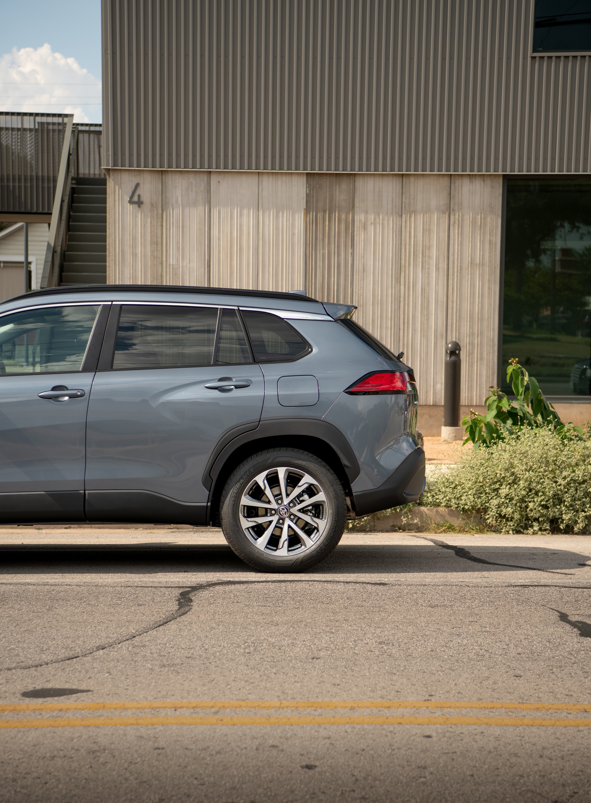 Download 2022 Toyota Corolla Cross XLE - Side HD Phone Wallpaper 1920x2607 #96