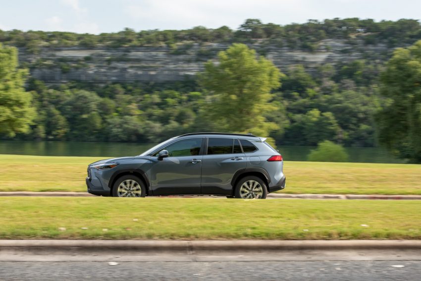 2022 Toyota Corolla Cross XLE - Side Wallpaper 850x567 #76