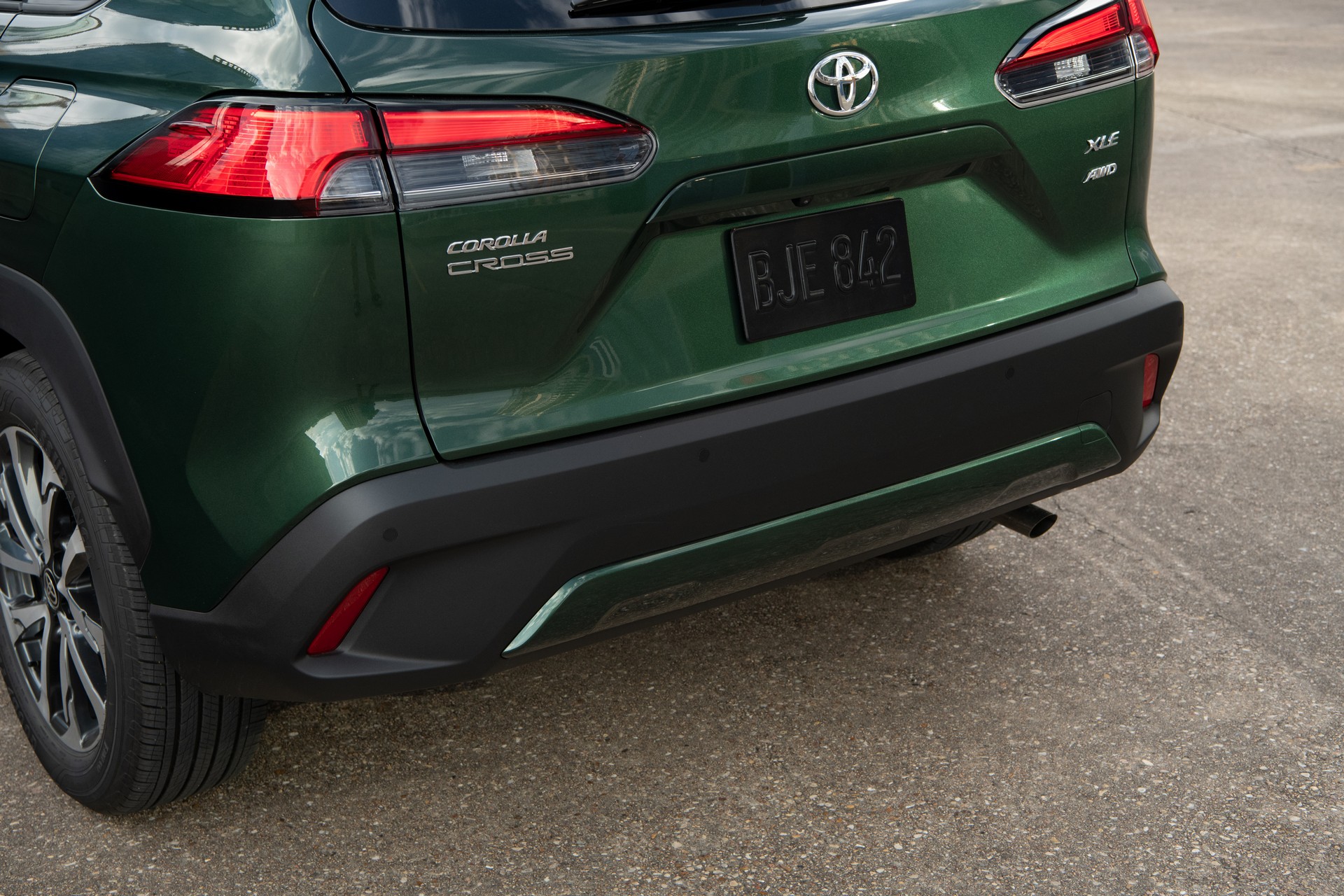 Download 2022 Toyota Corolla Cross XLE - Tail Light HD Wallpaper 1920x1280 #26