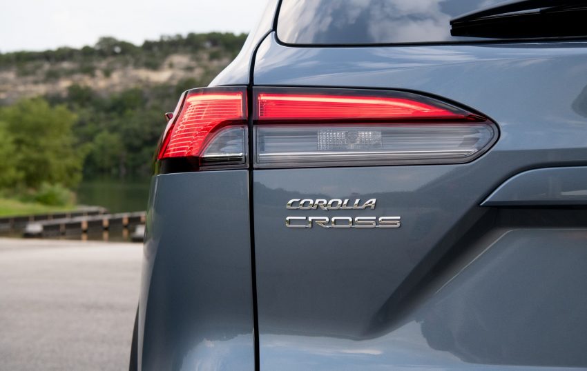 2022 Toyota Corolla Cross XLE - Tail Light Wallpaper 850x538 #115