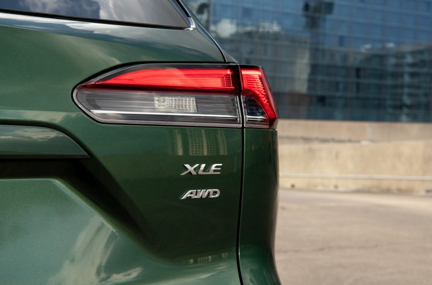 2022 Toyota Corolla Cross XLE - Tail Light Wallpaper 850x562 #25