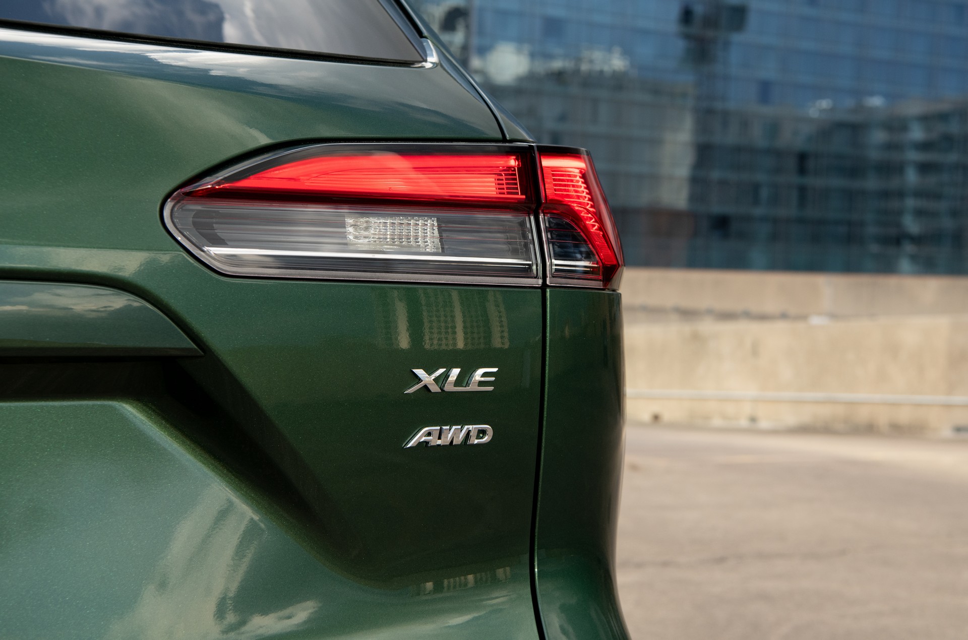 Download 2022 Toyota Corolla Cross XLE - Tail Light HD Wallpaper 1920x1270 #25