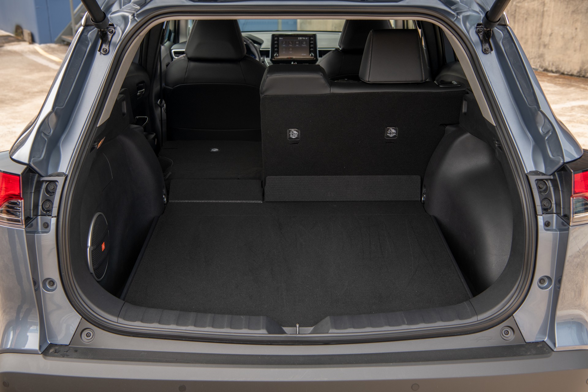 Download 2022 Toyota Corolla Cross XLE - Trunk HD Wallpaper 1920x1280 #136