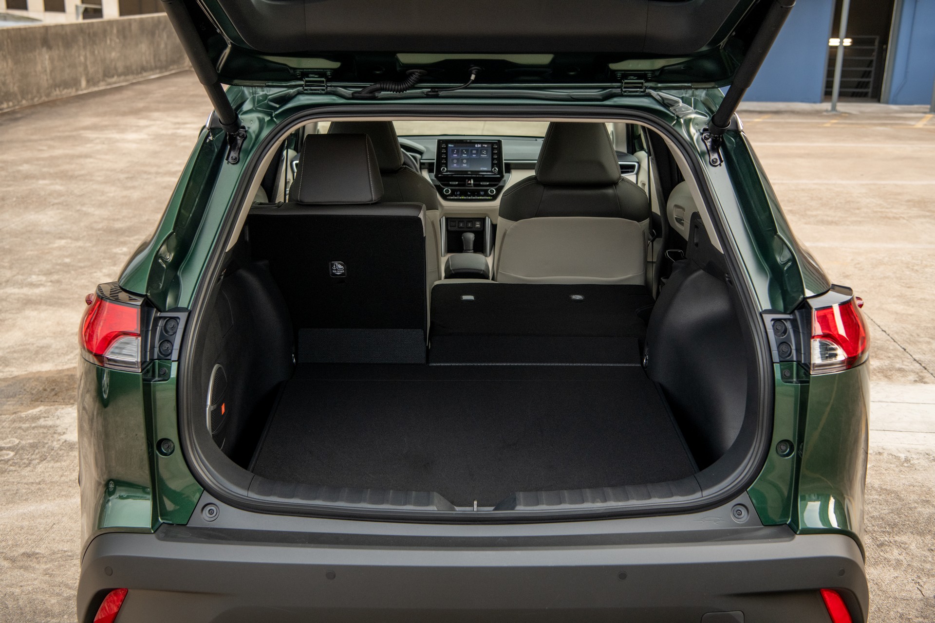 Download 2022 Toyota Corolla Cross XLE - Trunk HD Wallpaper 1920x1280 #58