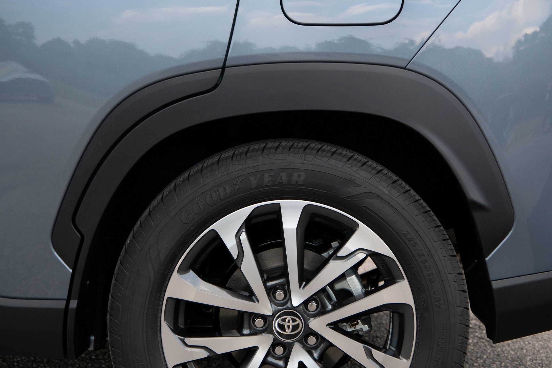 Download 2022 Toyota Corolla Cross XLE - Wheel HD Wallpaper 1920x1280 #112