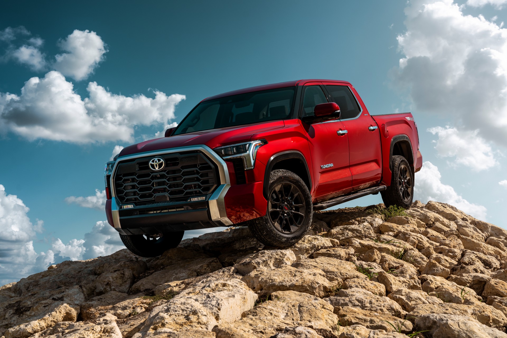 Download 2022 Toyota Tundra Limited - Front Three-Quarter HD Wallpaper 1920x1280 #1