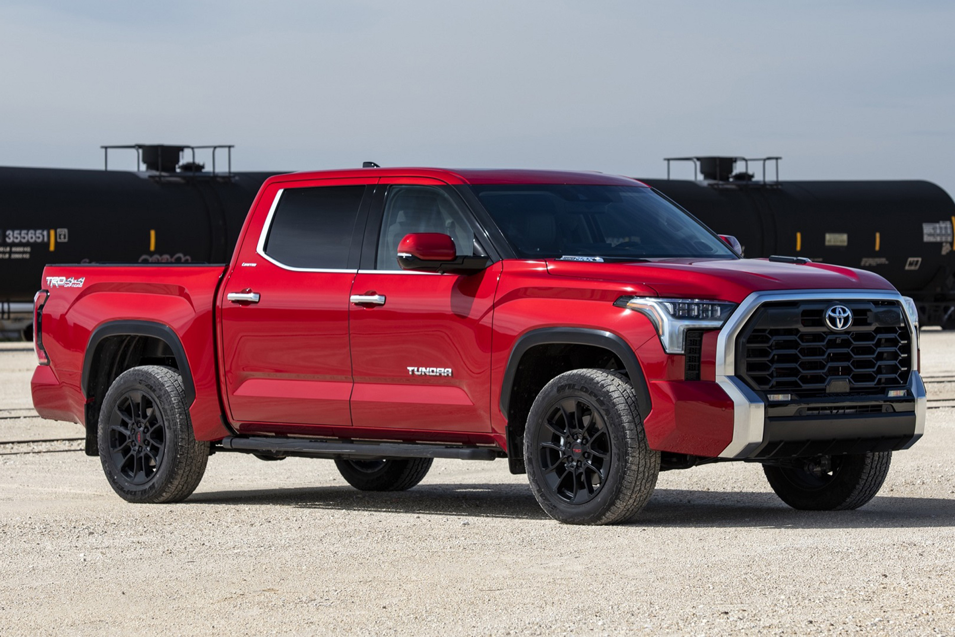 Download 2022 Toyota Tundra Limited - Front Three-Quarter HD Wallpaper 1921x1281 #32