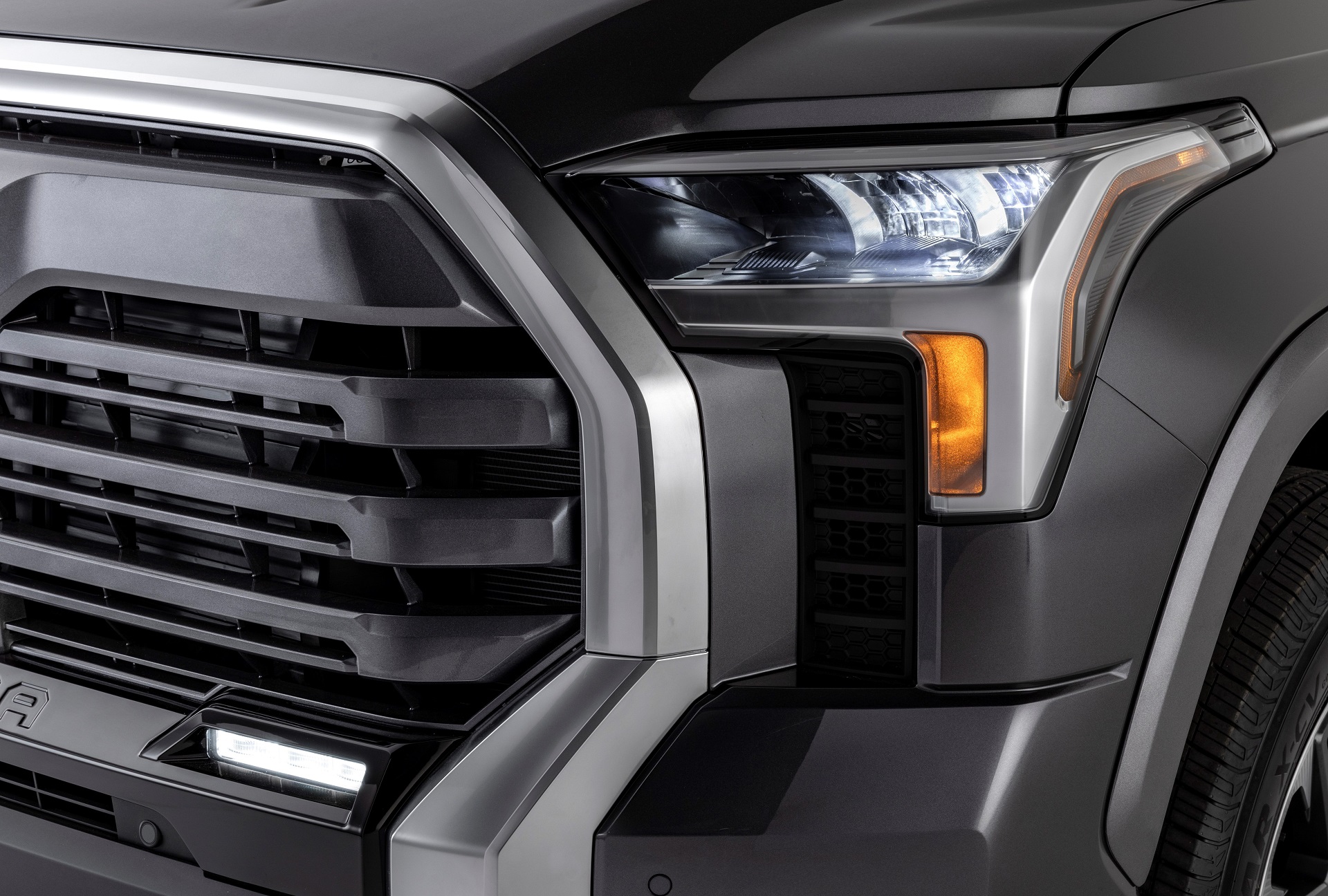 Download 2022 Toyota Tundra Limited - Headlight HD Wallpaper 1920x1296 #98