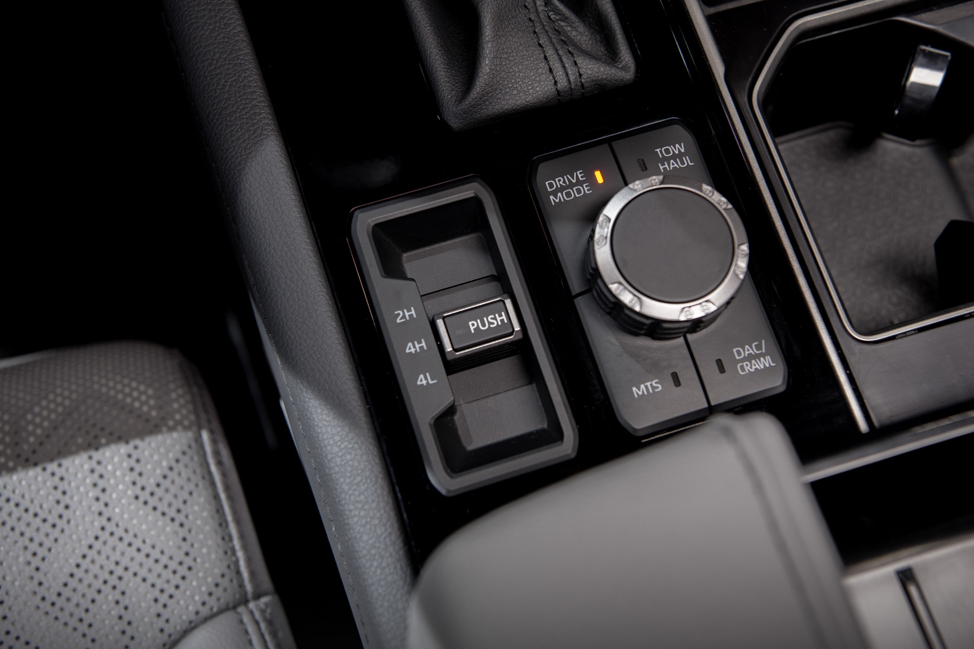 Download 2022 Toyota Tundra Limited - Interior, Detail HD Wallpaper 1920x1280 #85