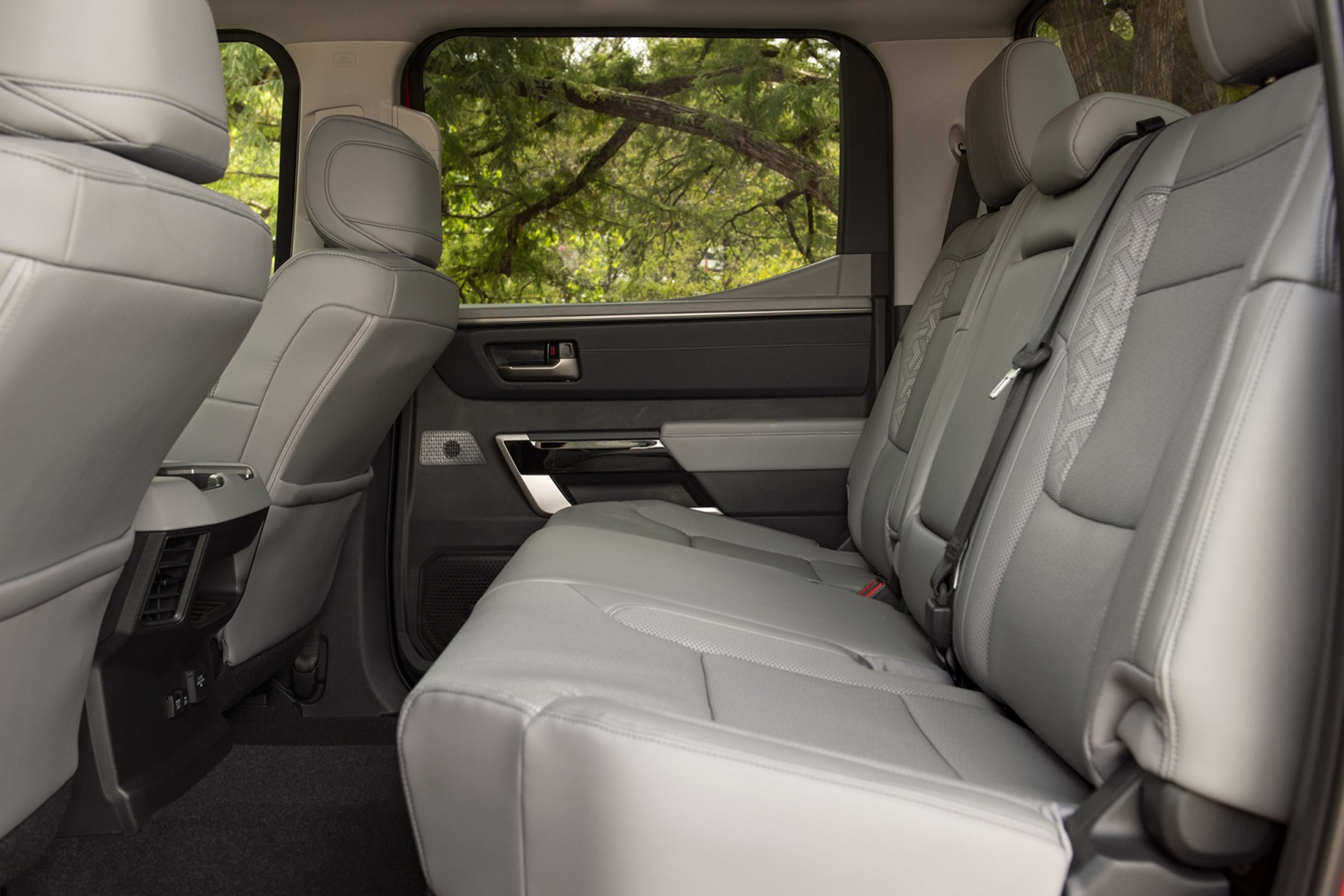 Download 2022 Toyota Tundra Limited - Interior, Rear Seats HD Wallpaper 1921x1281 #53