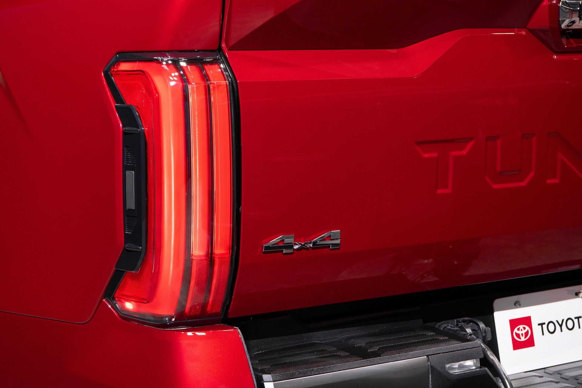 Download 2022 Toyota Tundra Limited - Tail Light HD Wallpaper 1920x1280 #74