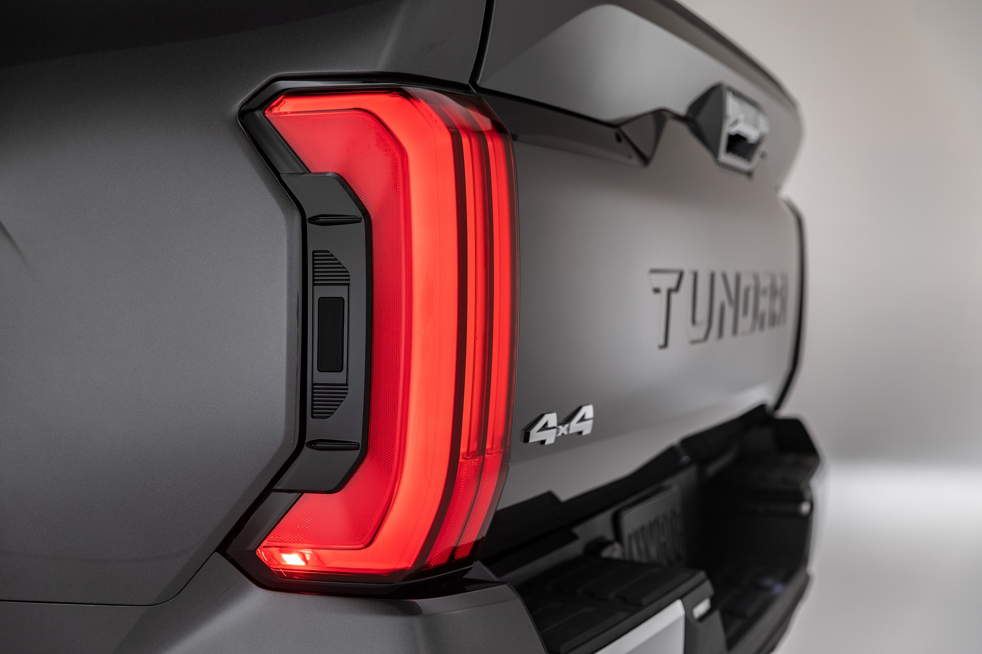 Download 2022 Toyota Tundra Limited - Tail Light HD Wallpaper 1920x1280 #101