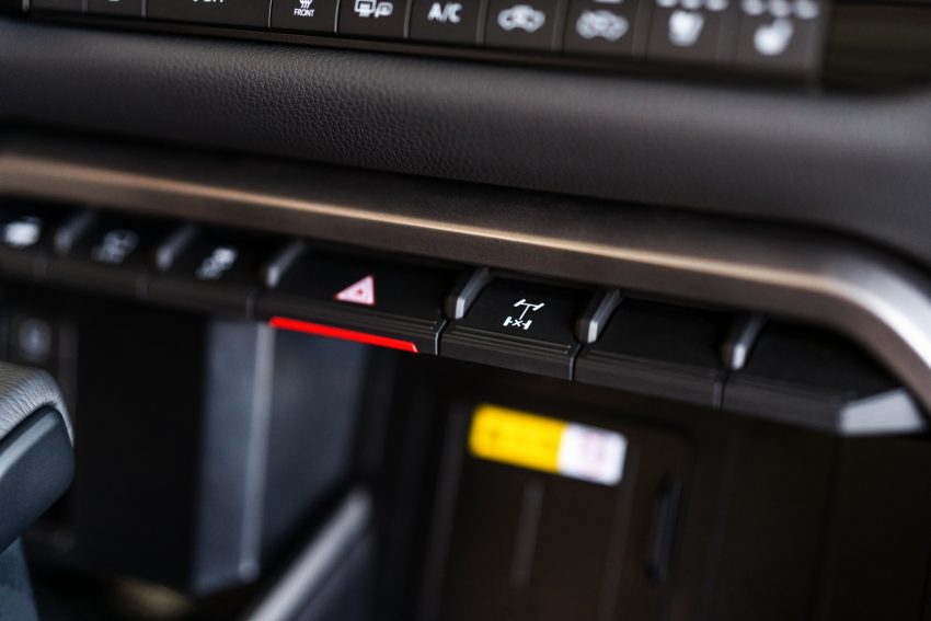 2022 Toyota Tundra Platinum - Central Console Wallpaper 850x567 #35