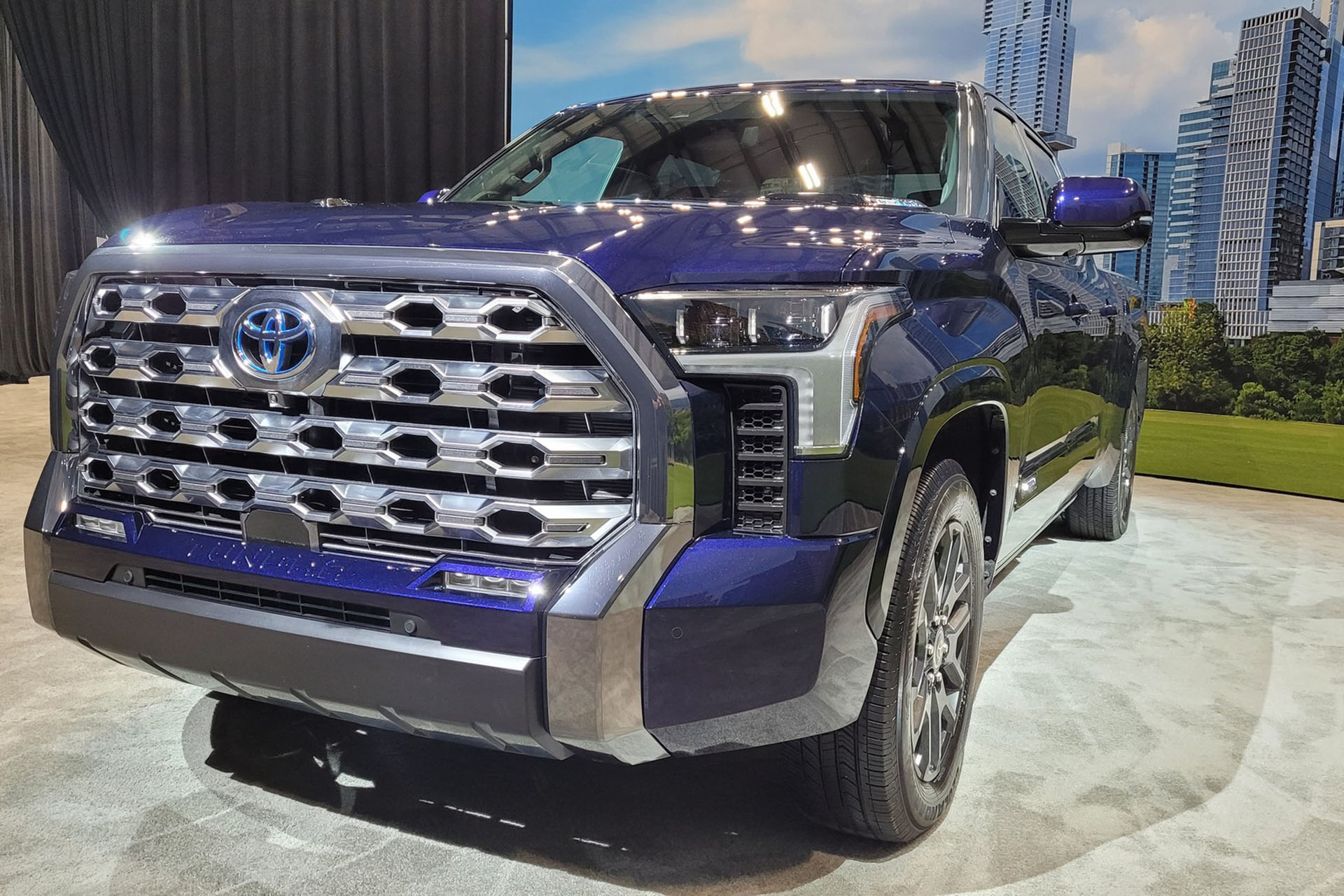 Download 2022 Toyota Tundra Platinum - Front HD Wallpaper 1920x1280 #15