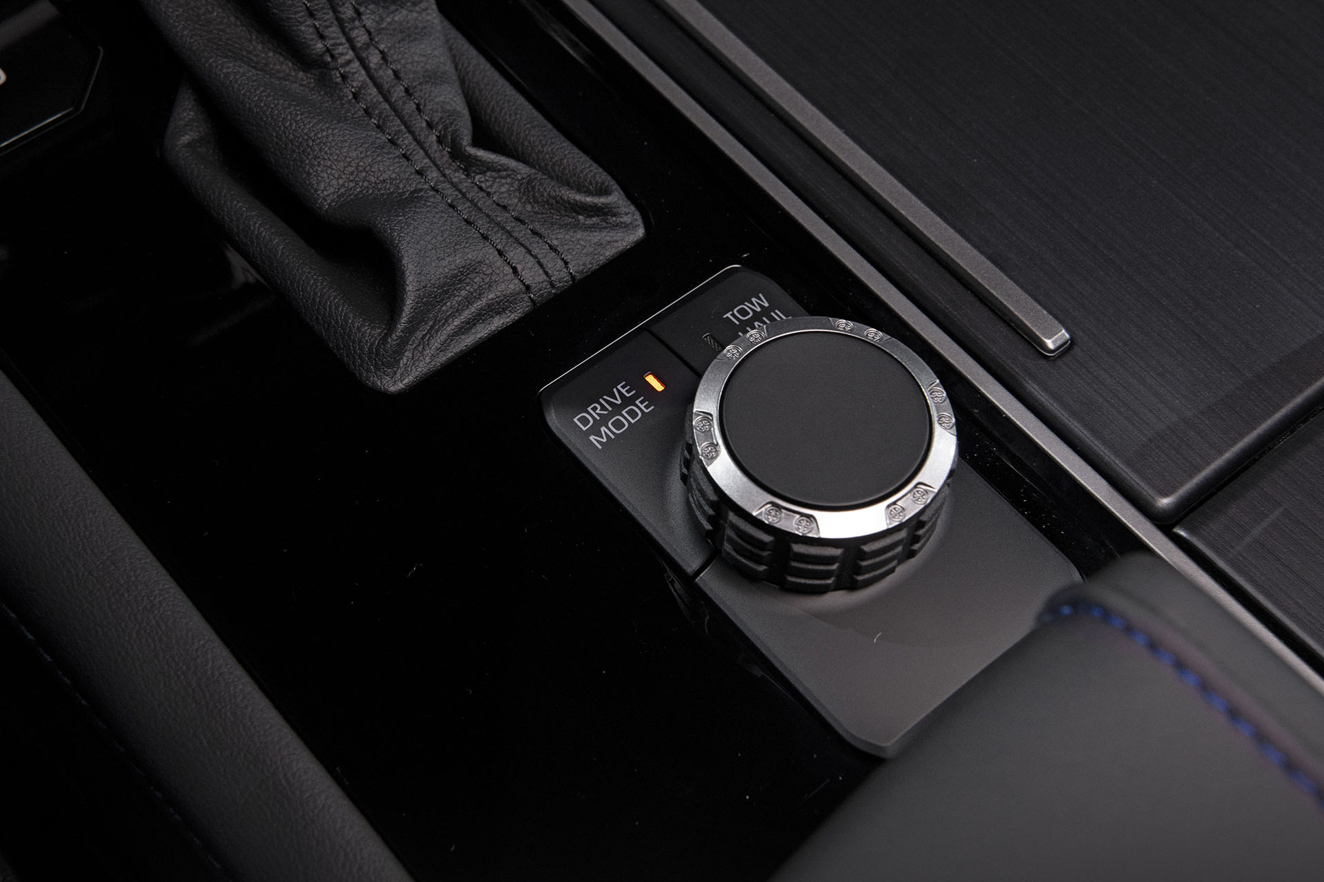 Download 2022 Toyota Tundra Platinum - Interior, Detail HD Wallpaper 1920x1280 #31