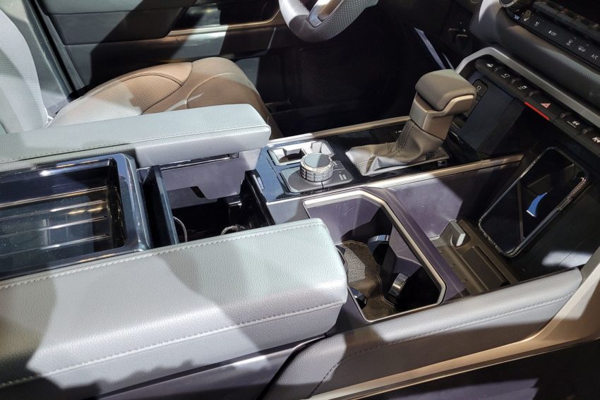 2022 Toyota Tundra TRD Pro - Central Console Wallpaper 850x567 #132