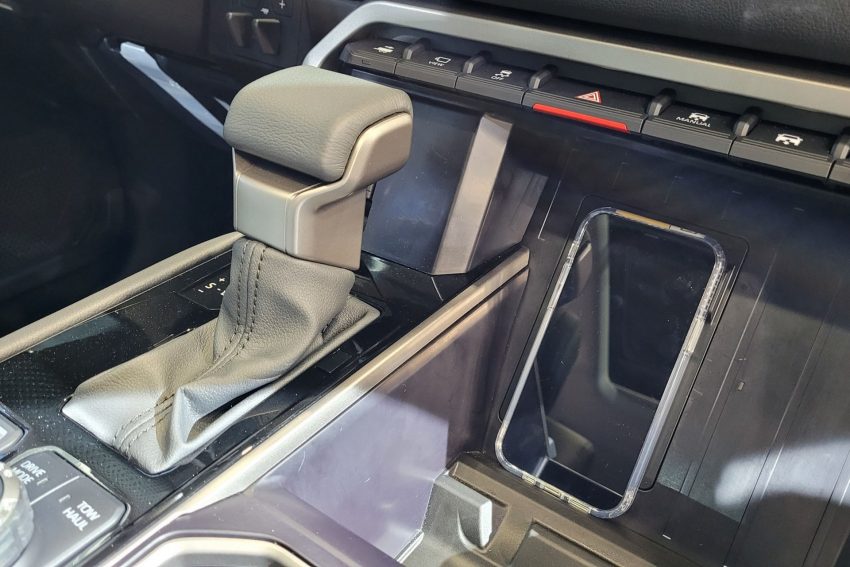 2022 Toyota Tundra TRD Pro - Central Console Wallpaper 850x567 #133