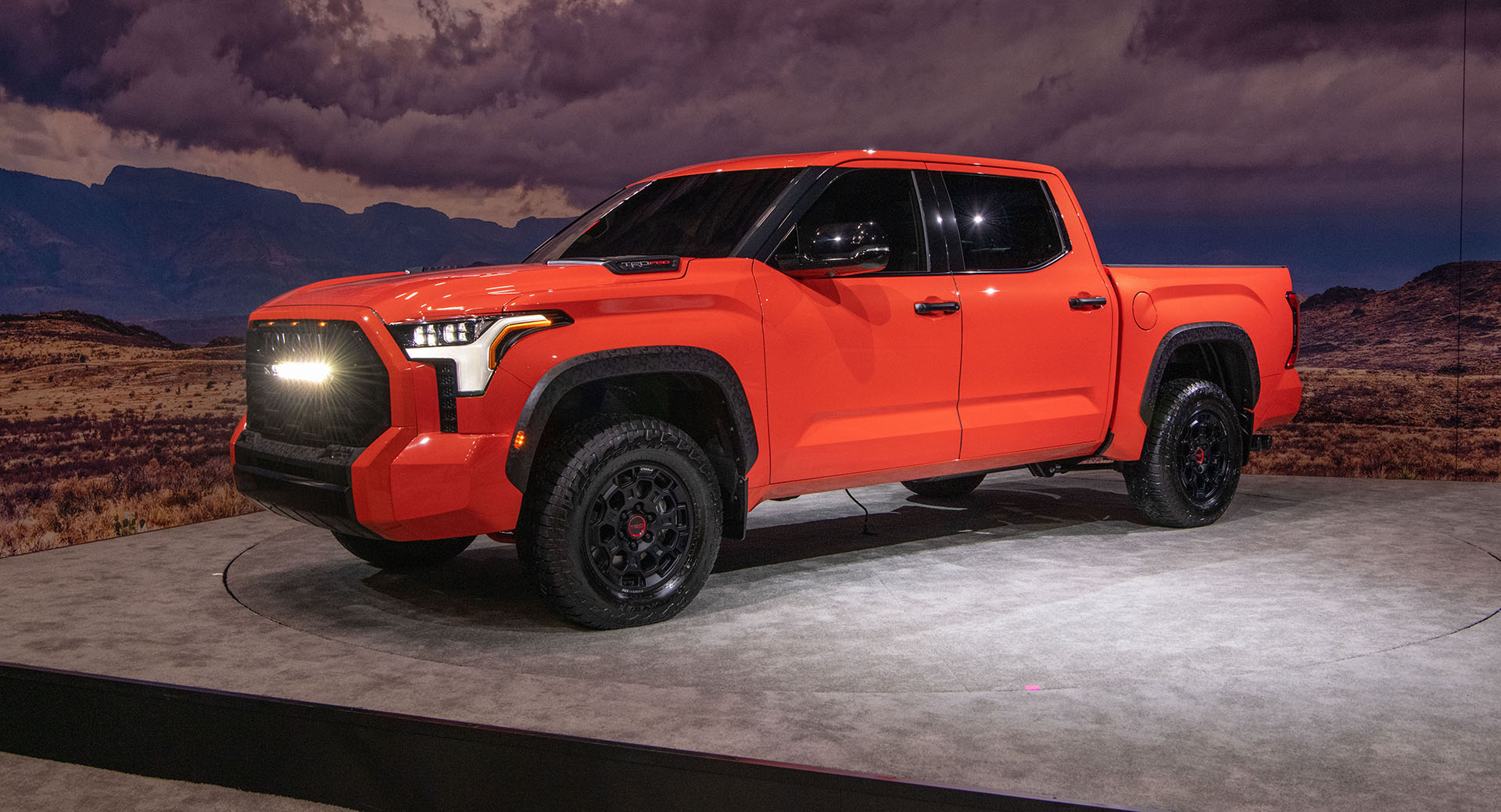 Download 2022 Toyota Tundra TRD Pro - Front Three-Quarter HD Wallpaper 1920x1039 #147