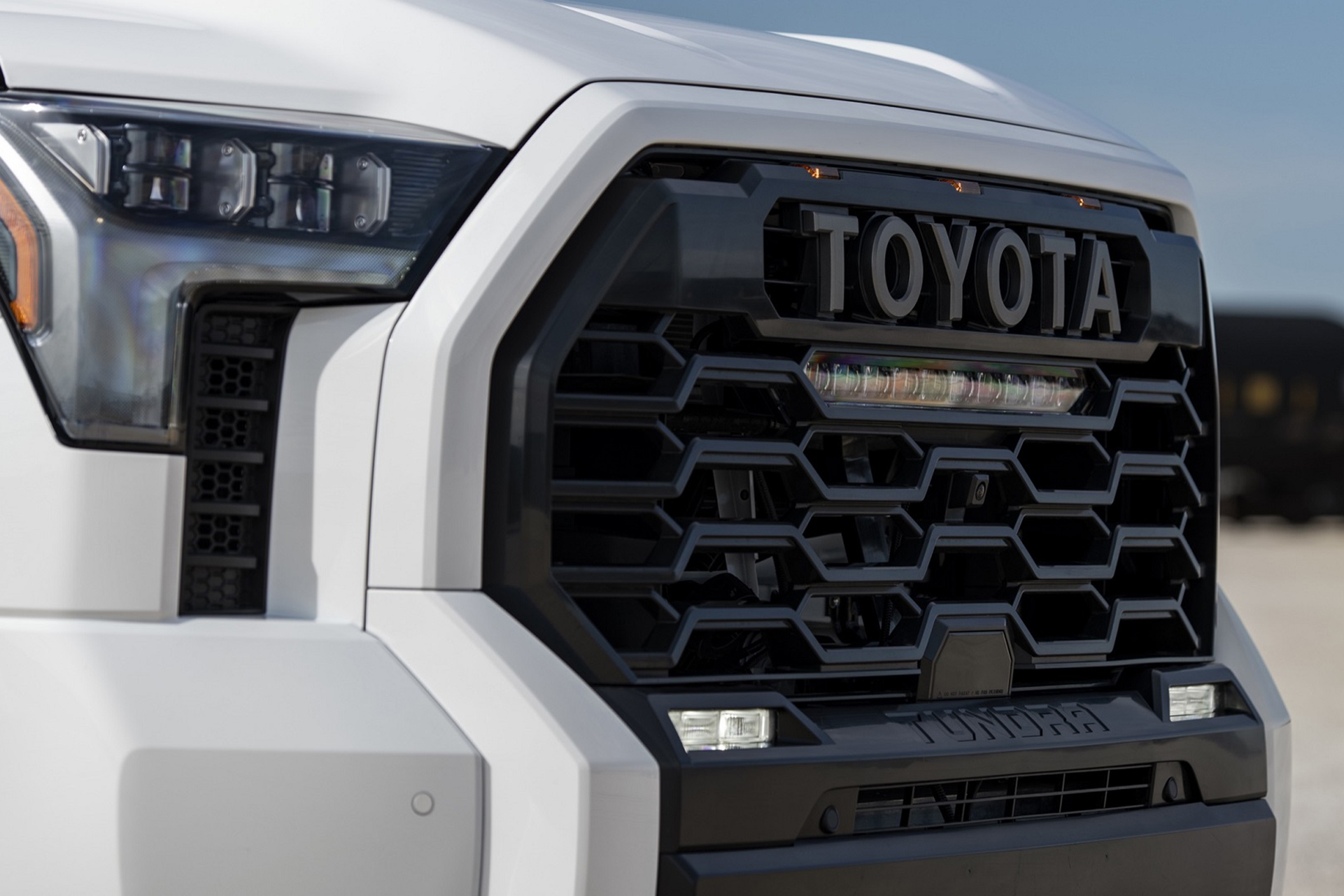 Download 2022 Toyota Tundra TRD Pro - Grille HD Wallpaper 1921x1281 #14