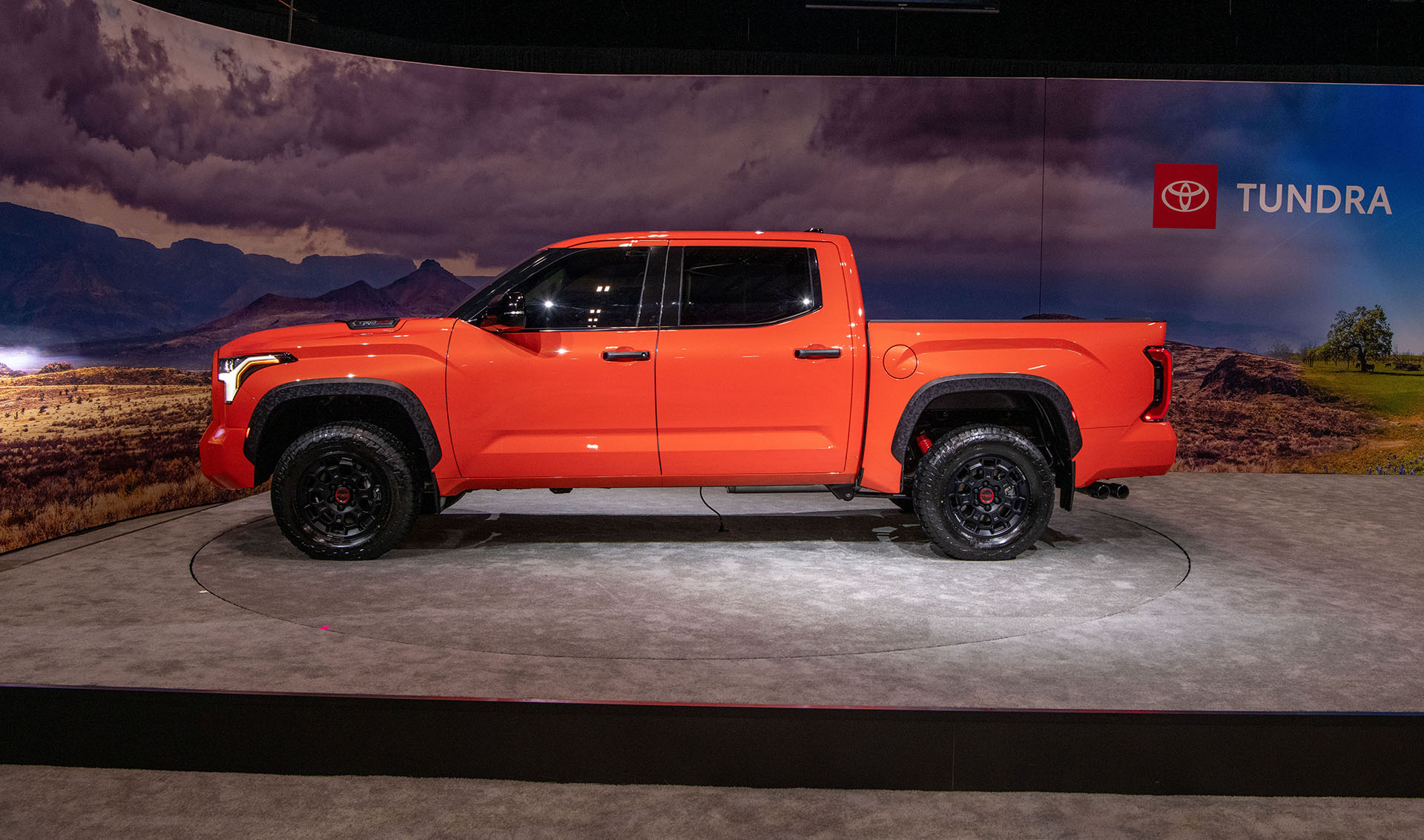 Download 2022 Toyota Tundra TRD Pro - Side HD Wallpaper 1920x1133 #151