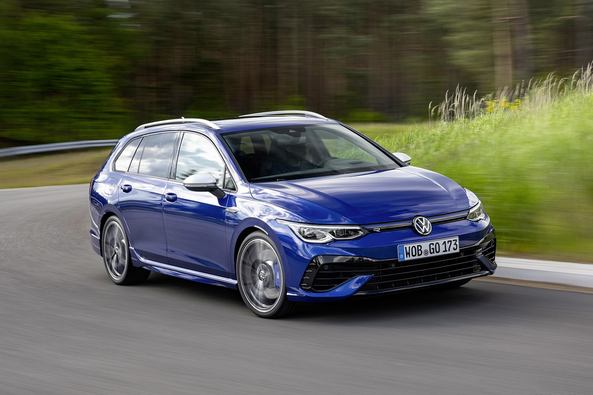 Download 2022 Volkswagen Golf R Estate - Front Three-Quarter HD Wallpaper 1921x1281 #25