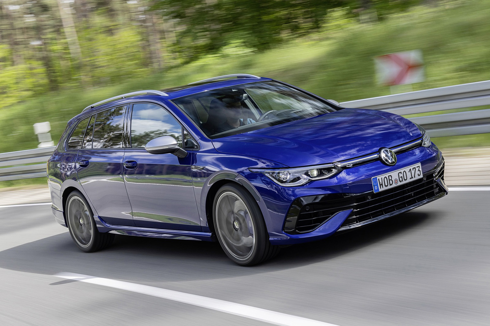 Download 2022 Volkswagen Golf R Estate - Front Three-Quarter HD Wallpaper 1921x1280 #28