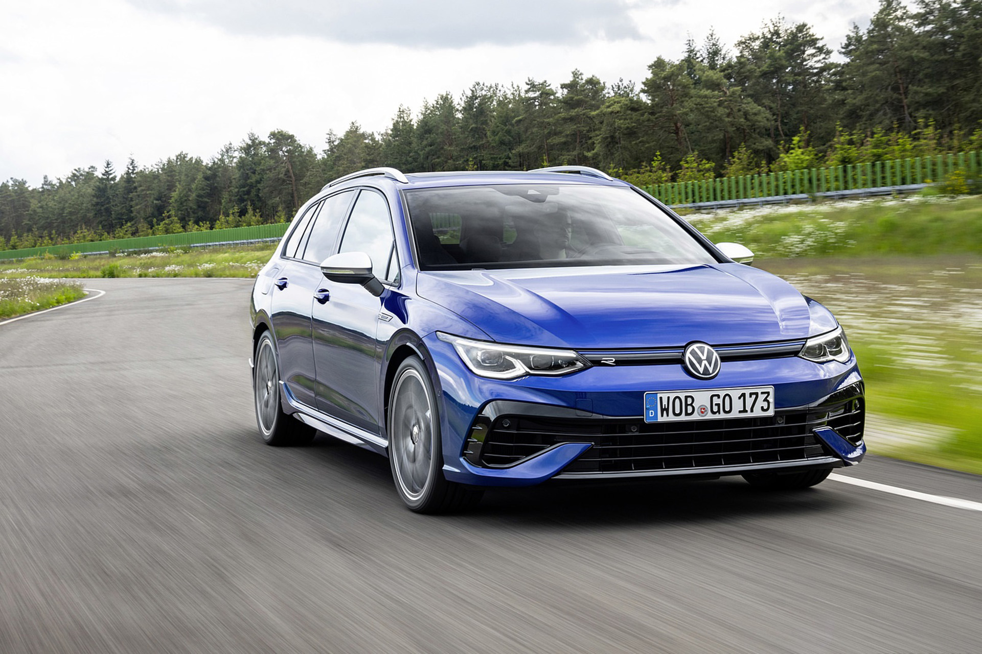 Download 2022 Volkswagen Golf R Estate - Front Three-Quarter HD Wallpaper 1921x1281 #26