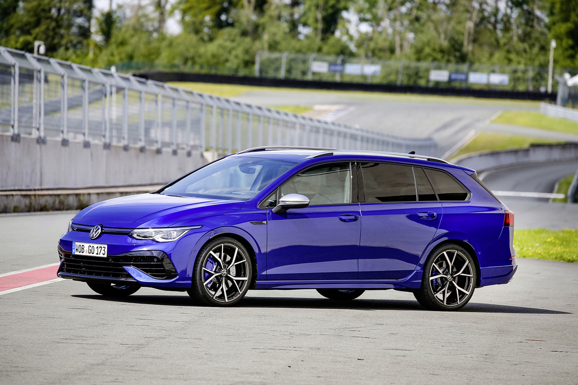 Download 2022 Volkswagen Golf R Estate - Front Three-Quarter HD Wallpaper 1921x1281 #14