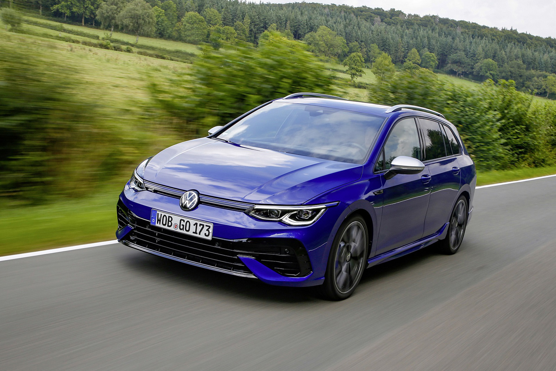 Download 2022 Volkswagen Golf R Estate - Front Three-Quarter HD Wallpaper 1921x1280 #2