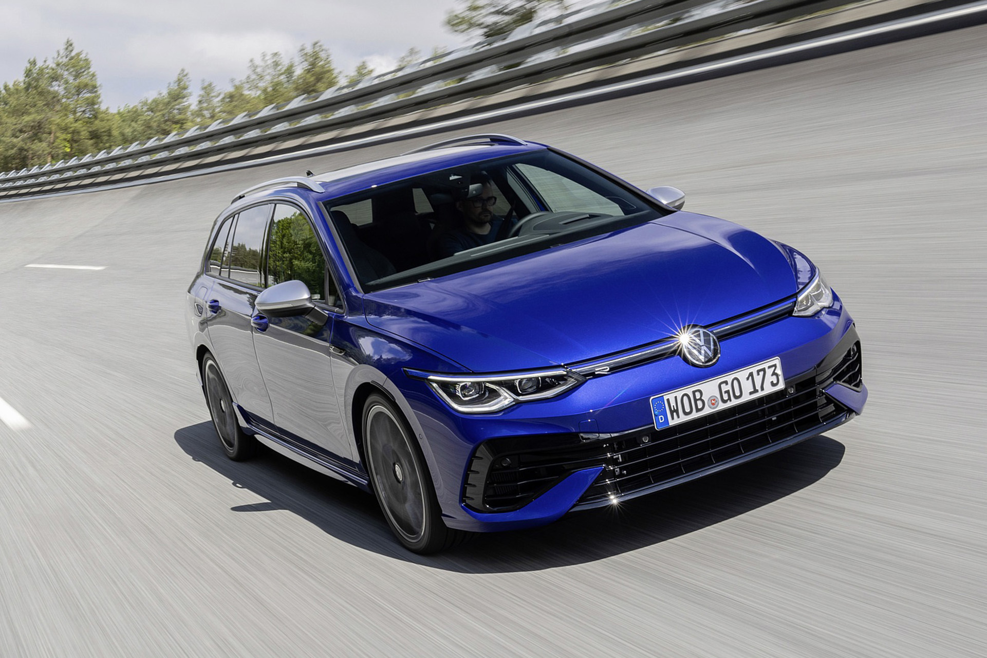 Download 2022 Volkswagen Golf R Estate - Front Three-Quarter HD Wallpaper 1921x1280 #1