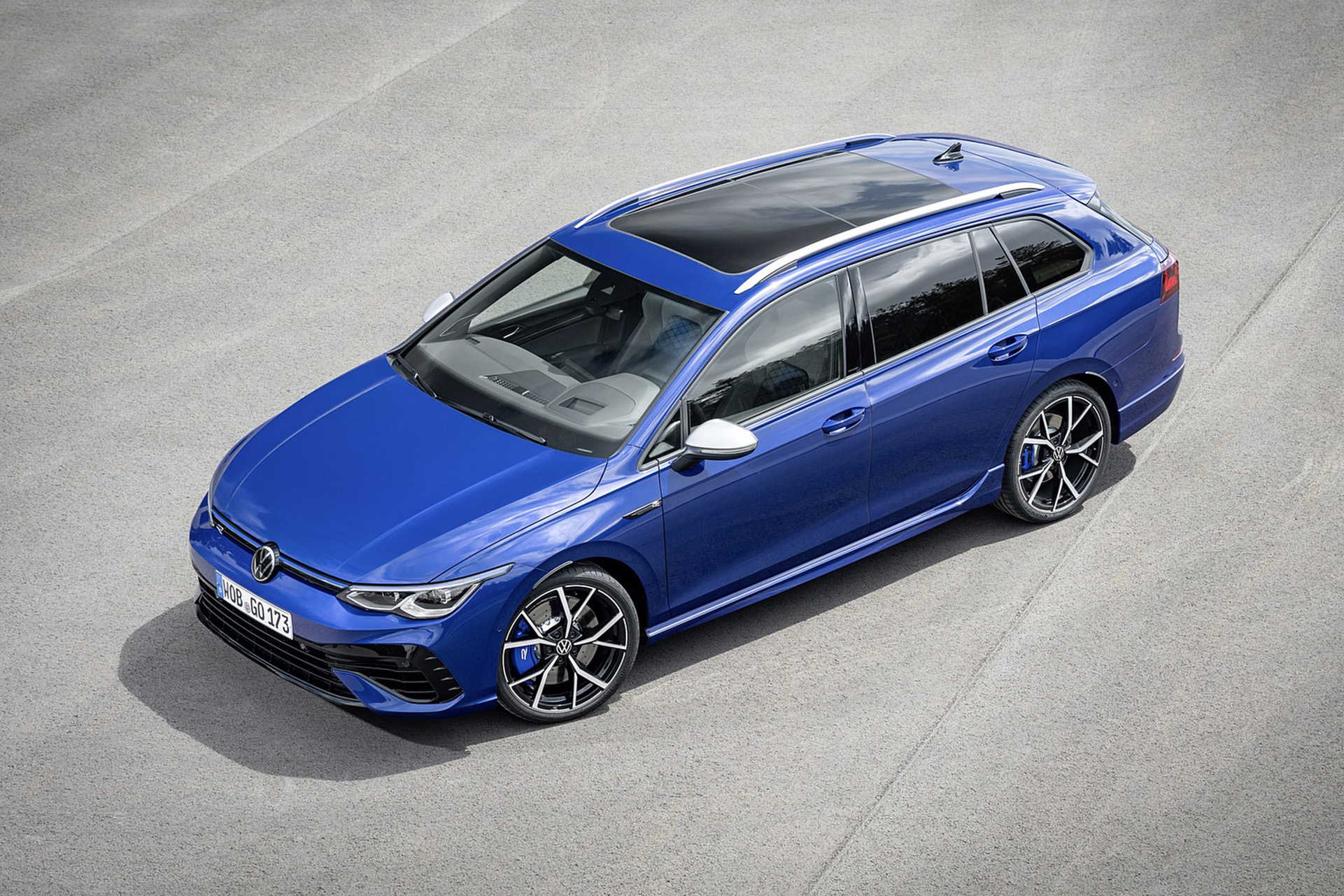 Download 2022 Volkswagen Golf R Estate - Front Three-Quarter HD Wallpaper 1921x1281 #32