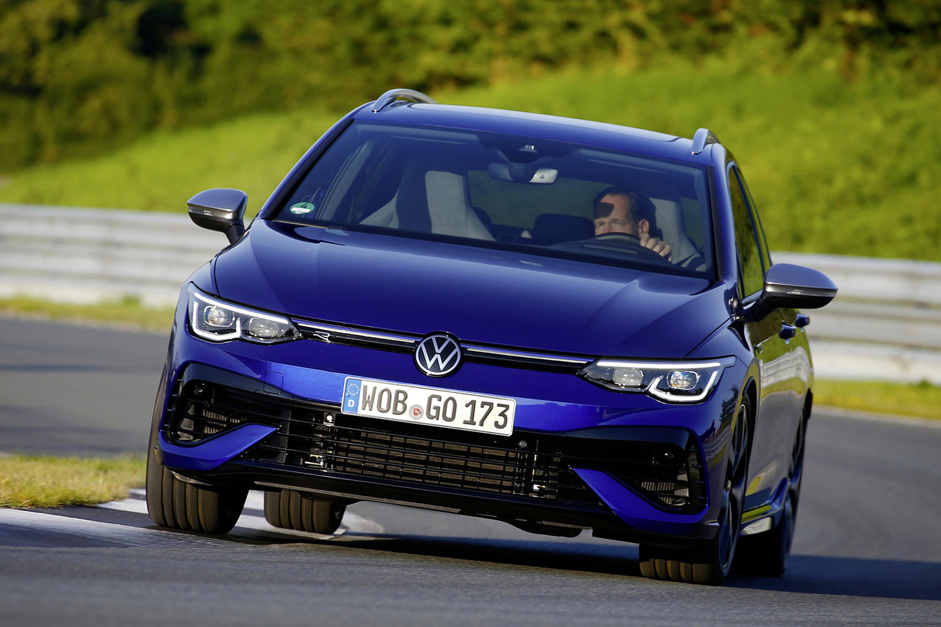 Download 2022 Volkswagen Golf R Estate - Front HD Wallpaper 1921x1280 #6