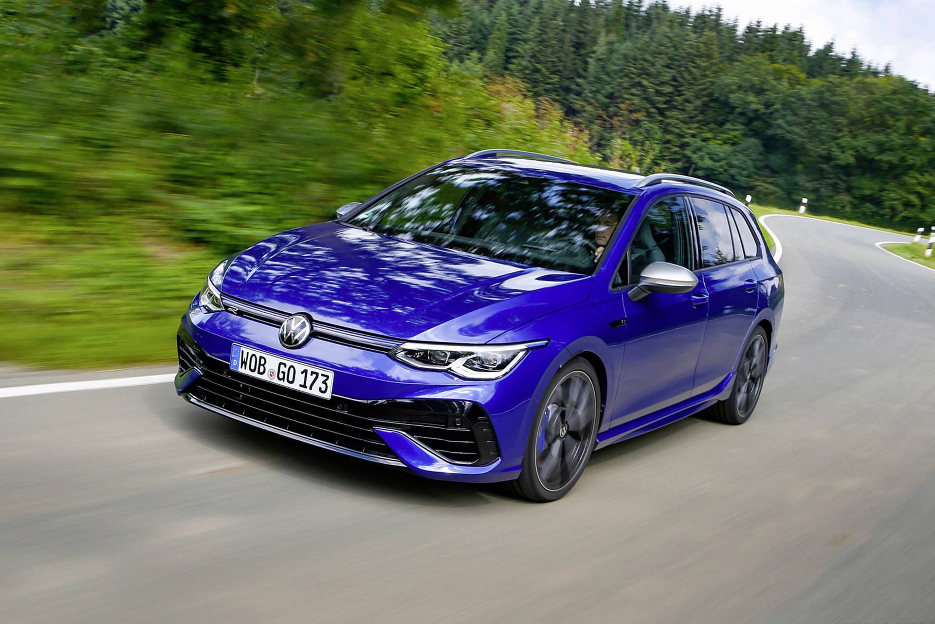 Download 2022 Volkswagen Golf R Estate - Front HD Wallpaper 1921x1281 #7