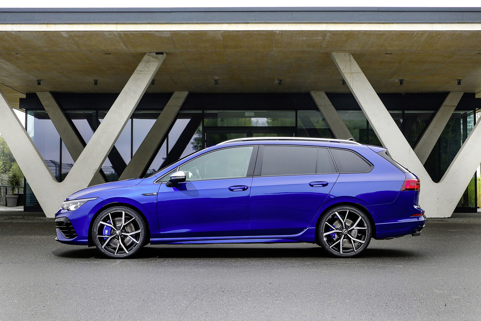 Download 2022 Volkswagen Golf R Estate - Side HD Wallpaper 1921x1281 #18