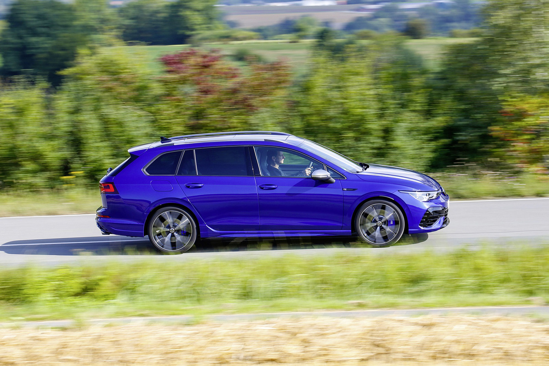 Download 2022 Volkswagen Golf R Estate - Side HD Wallpaper 1921x1281 #13