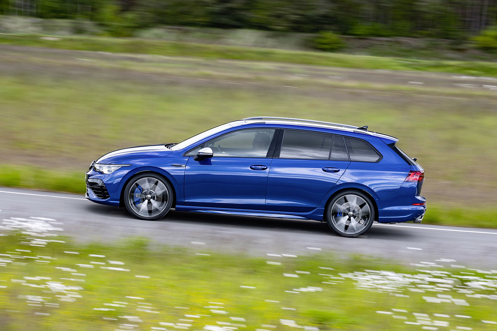 Download 2022 Volkswagen Golf R Estate - Side HD Wallpaper 1921x1280 #30